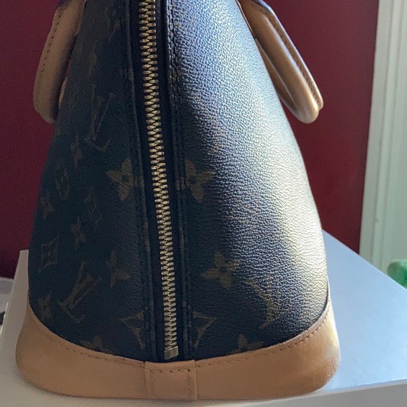 Authentic Louis Vuitton Alma - Picture 5 of 7